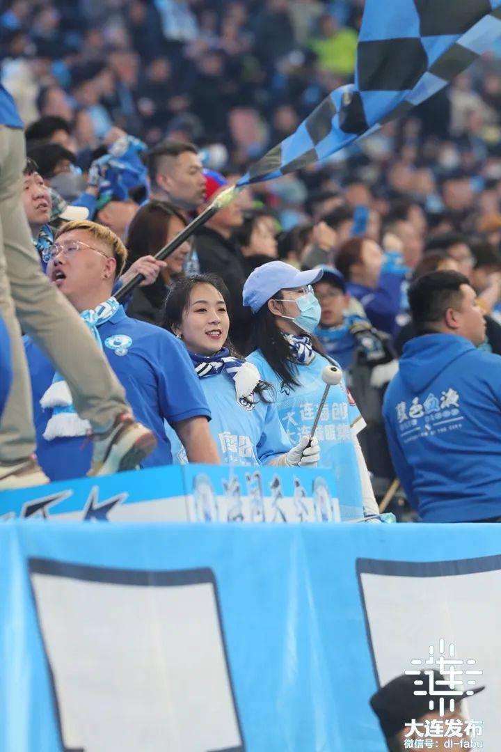 开云官方网页登录-包含球迷热情：球迷夜场助威盛况记录的词条