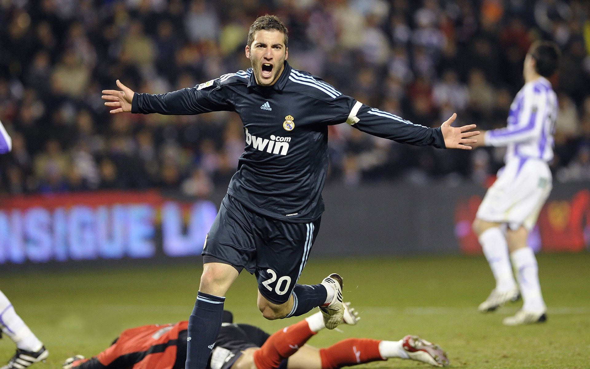 法甲:巴黎在客场逆转里尔,争冠形势依然胶着,法甲巴黎vs里尔直播