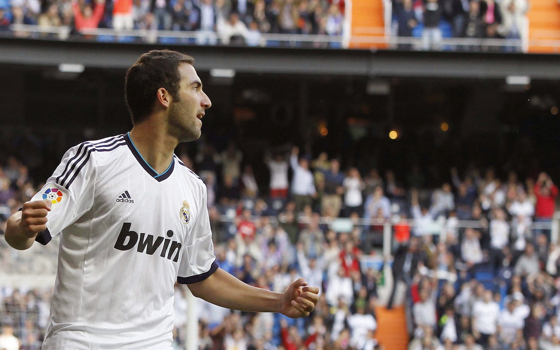 赫塔菲球员深情庆祝,胜利背后有故事,赫塔菲比赛聚胜顽球汇